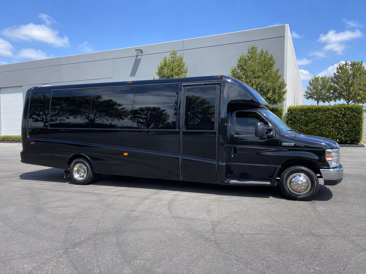 affordable syracuse prom party bus prices split across your group