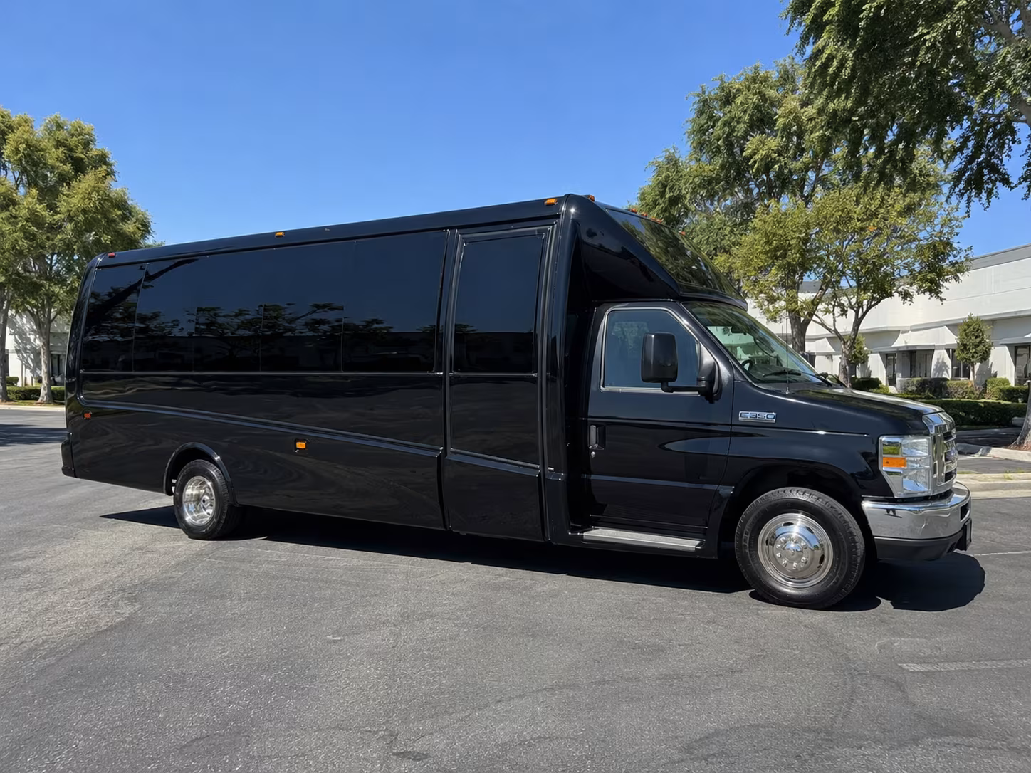 syracuse corporate retreat shuttle bus rentals